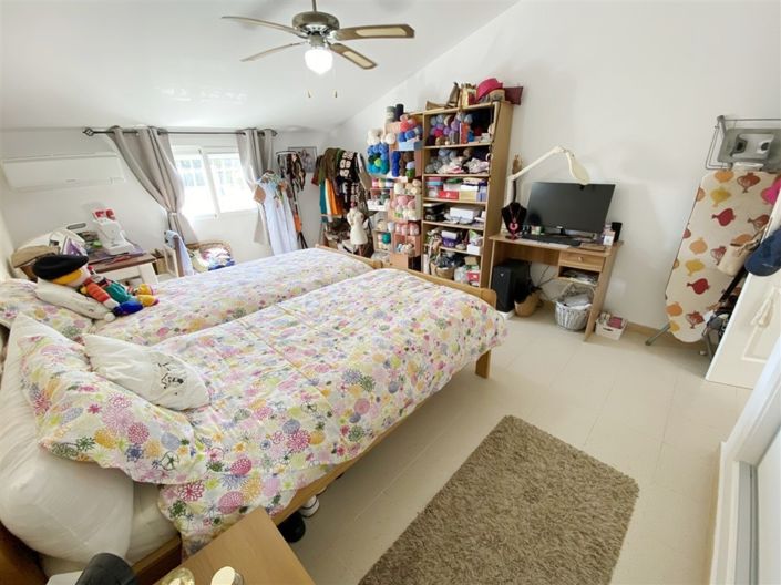 Image No.45-4 Bed Property for sale