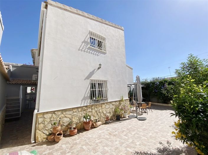 Image No.48-4 Bed Property for sale