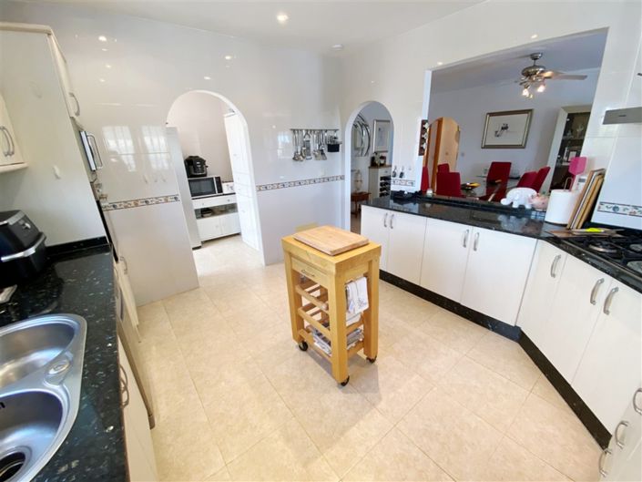 Image No.27-3 Bed Villa for sale