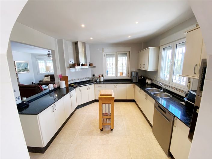 Image No.28-3 Bed Villa for sale