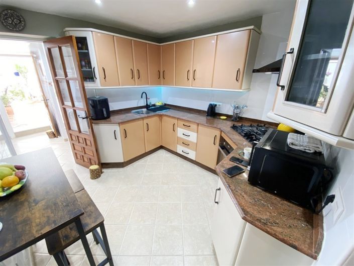 Image No.20-3 Bed Property for sale