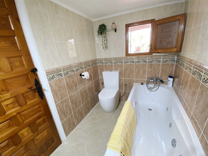 Image No.26-3 Bed Property for sale