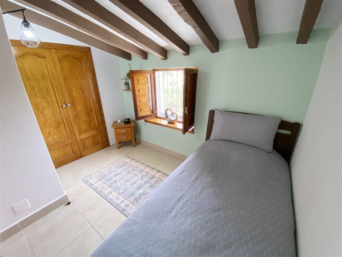 Image No.55-3 Bed Property for sale