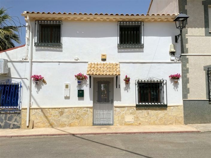Image No.60-3 Bed Property for sale
