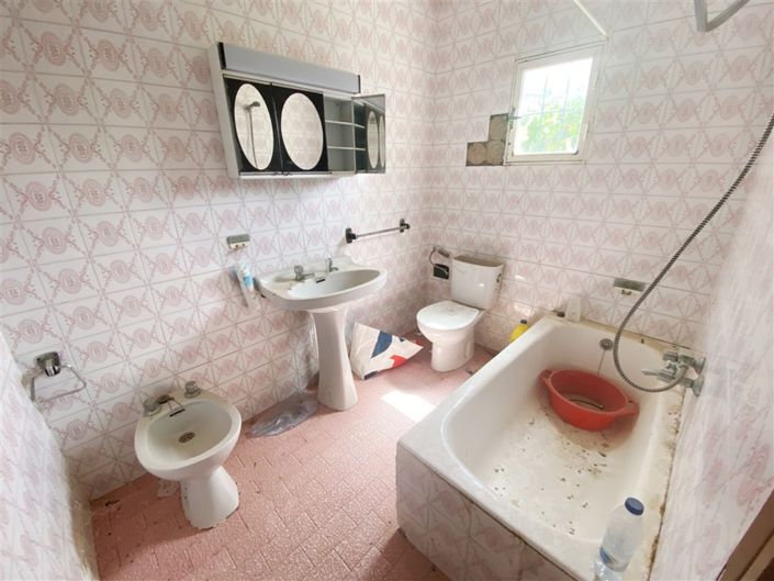 Image No.12-4 Bed Property for sale