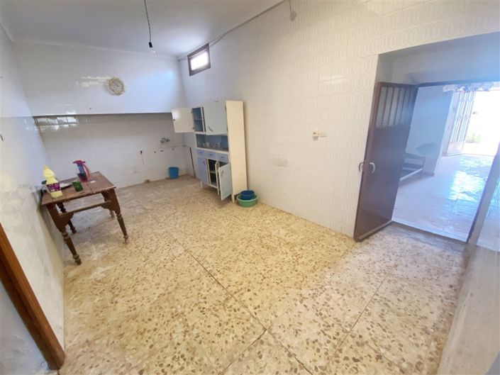 Image No.13-4 Bed Property for sale