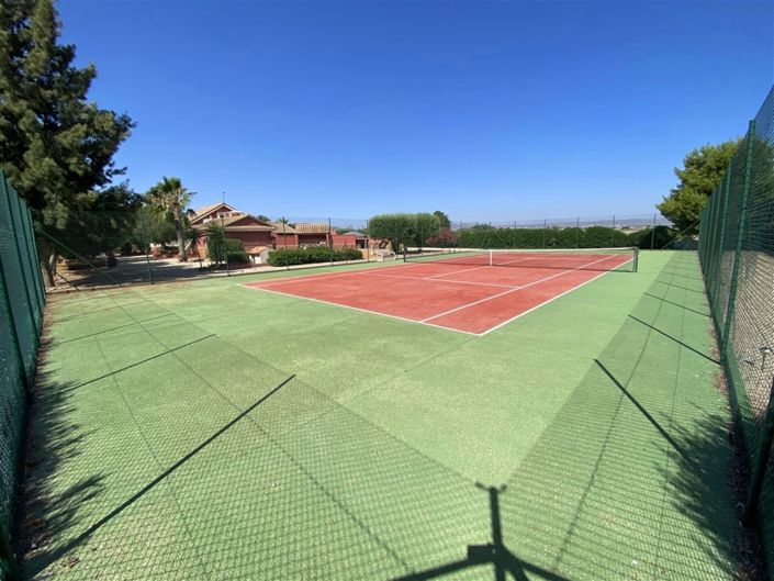 Image No.2-4 Bed Villa for sale