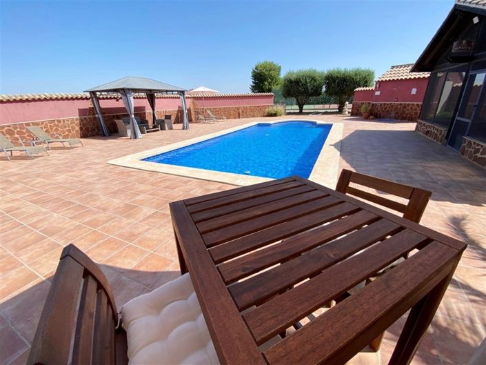 Image No.37-4 Bed Villa for sale