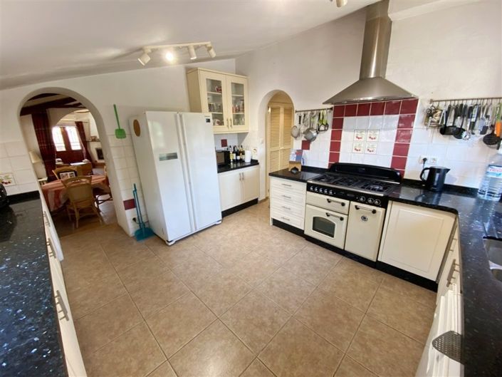 Image No.26-4 Bed Property for sale