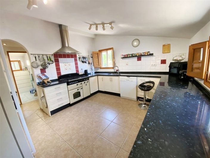Image No.27-4 Bed Property for sale