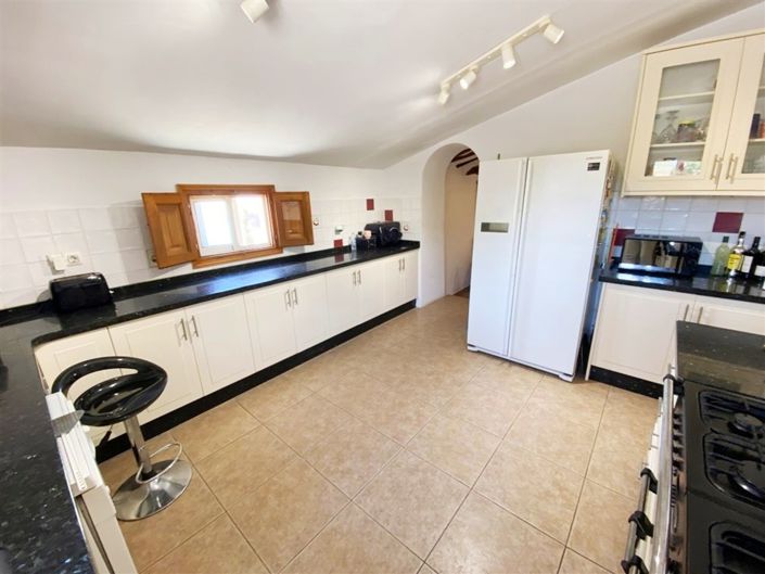 Image No.29-4 Bed Property for sale