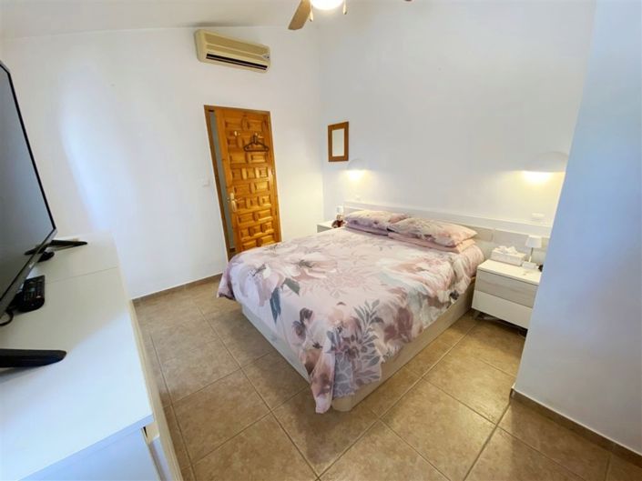 Image No.33-4 Bed Property for sale