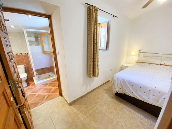 Image No.44-4 Bed Property for sale