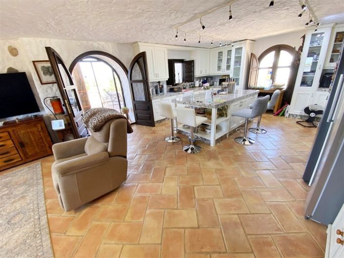 Image No.19-4 Bed Property for sale
