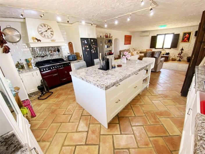 Image No.23-4 Bed Property for sale