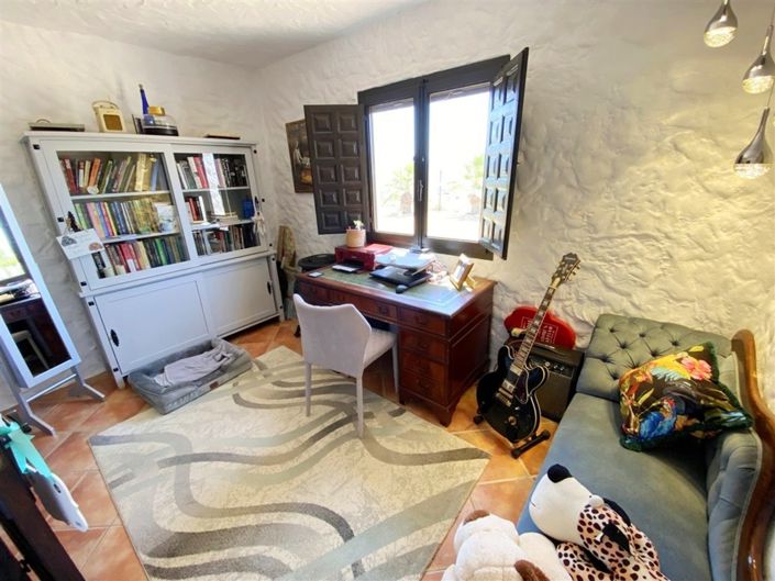 Image No.32-4 Bed Property for sale