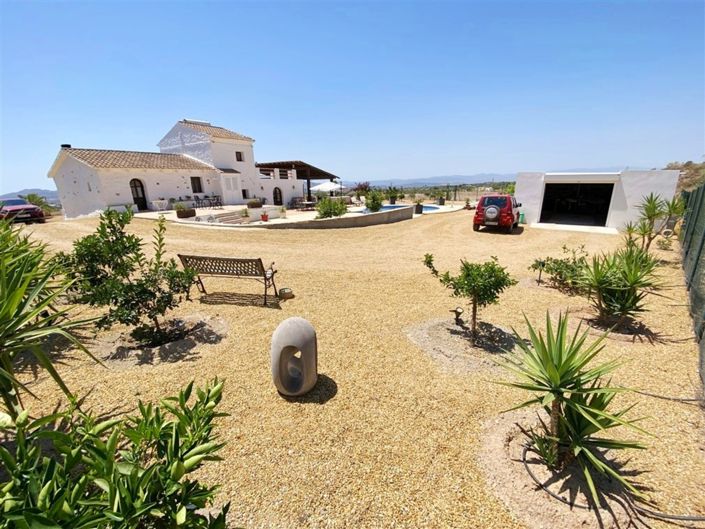 Image No.4-4 Bed Property for sale