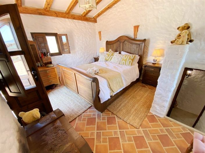 Image No.42-4 Bed Property for sale