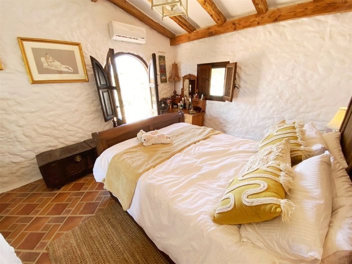 Image No.43-4 Bed Property for sale