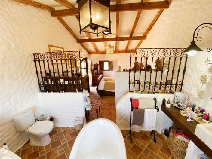Image No.45-4 Bed Property for sale