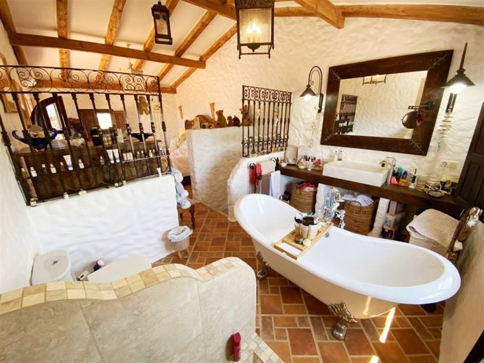 Image No.47-4 Bed Property for sale