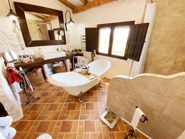 Image No.49-4 Bed Property for sale