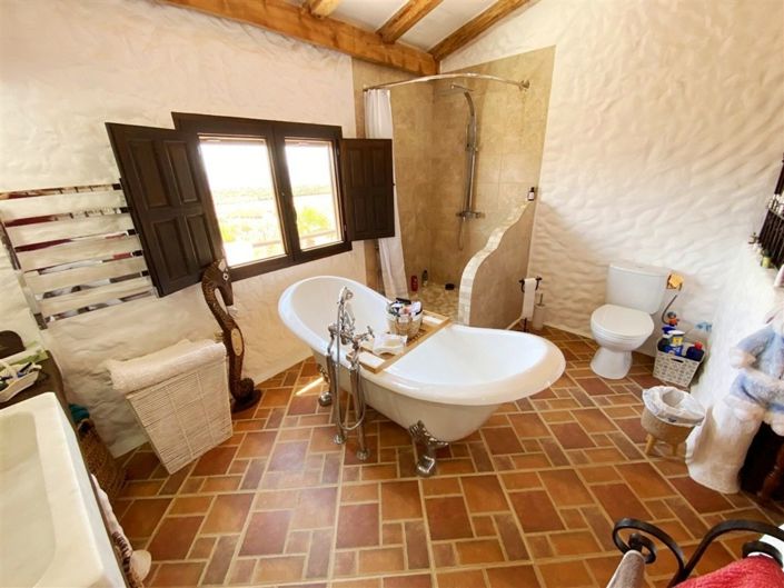 Image No.50-4 Bed Property for sale