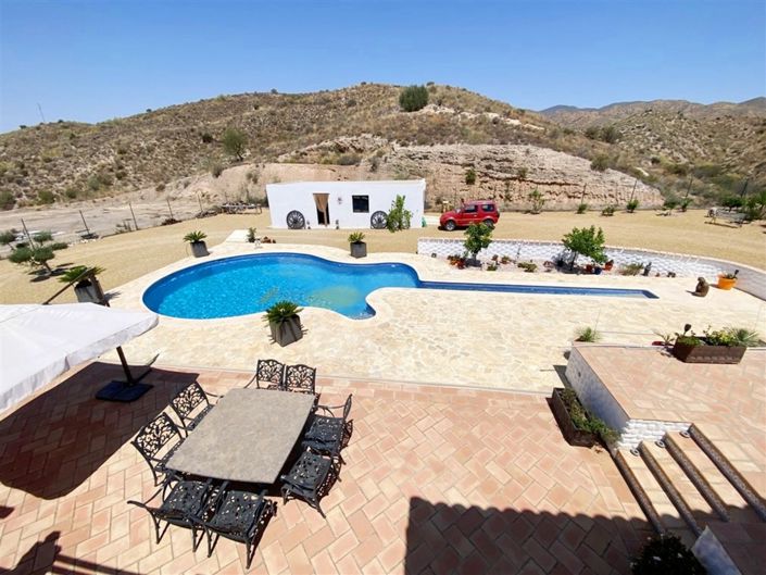 Image No.56-4 Bed Property for sale