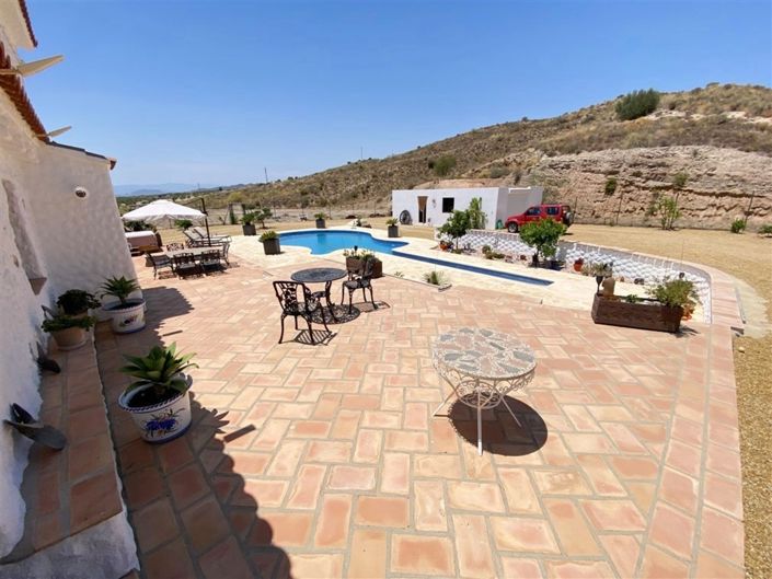 Image No.7-4 Bed Property for sale