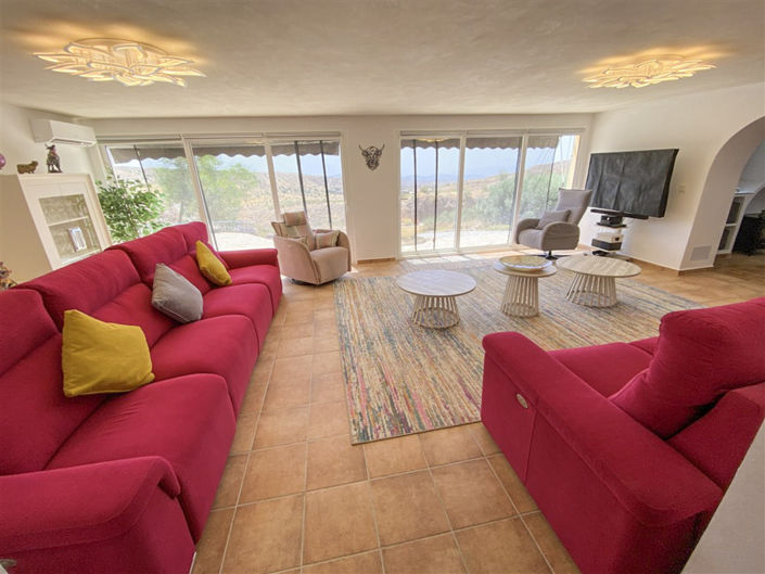 Image No.12-4 Bed Property for sale