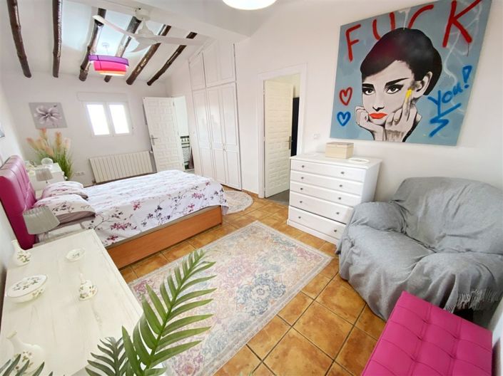 Image No.35-4 Bed Property for sale