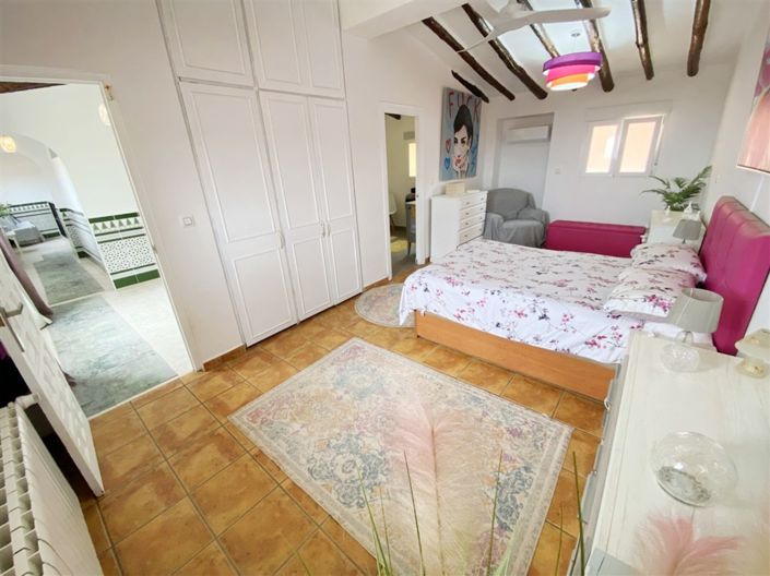 Image No.36-4 Bed Property for sale