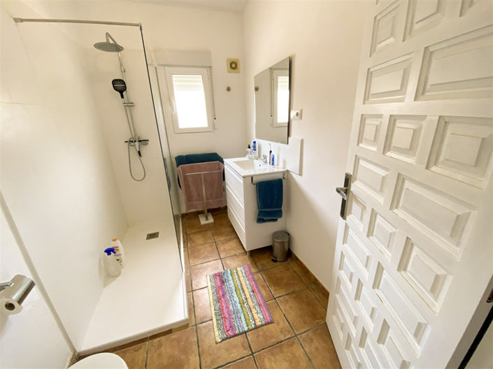 Image No.43-4 Bed Property for sale