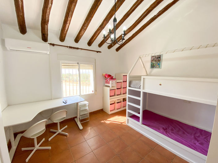 Image No.16-5 Bed Property for sale