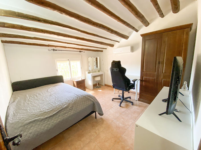 Image No.17-5 Bed Property for sale
