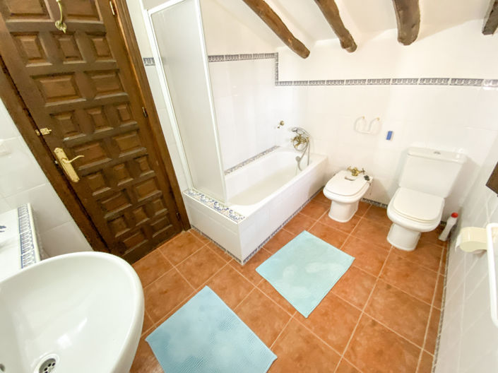 Image No.47-4 Bed Property for sale
