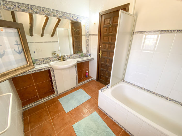 Image No.48-4 Bed Property for sale