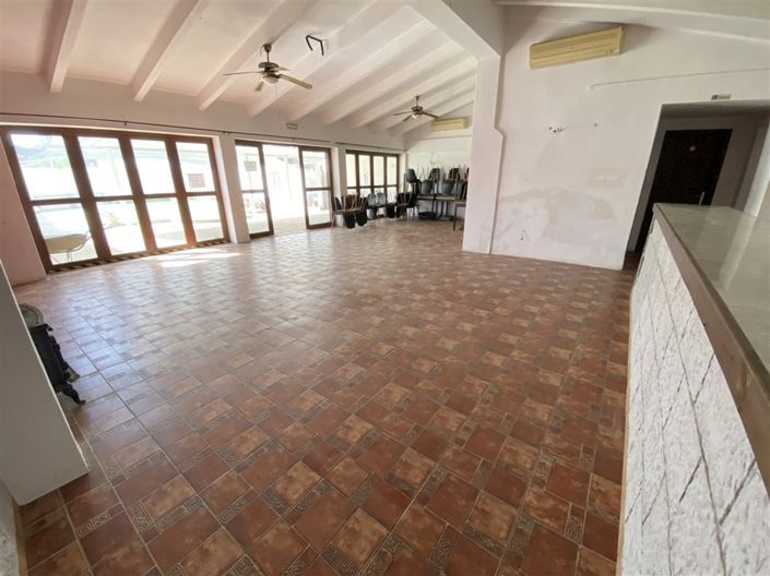 Image No.19-8 Bed Commercial for sale