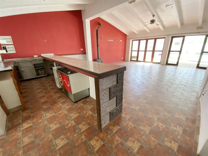 Image No.20-8 Bed Commercial for sale