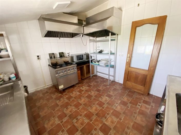 Image No.36-8 Bed Commercial for sale
