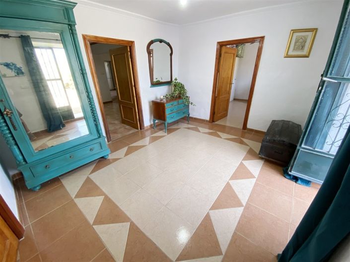 Image No.43-8 Bed Commercial for sale