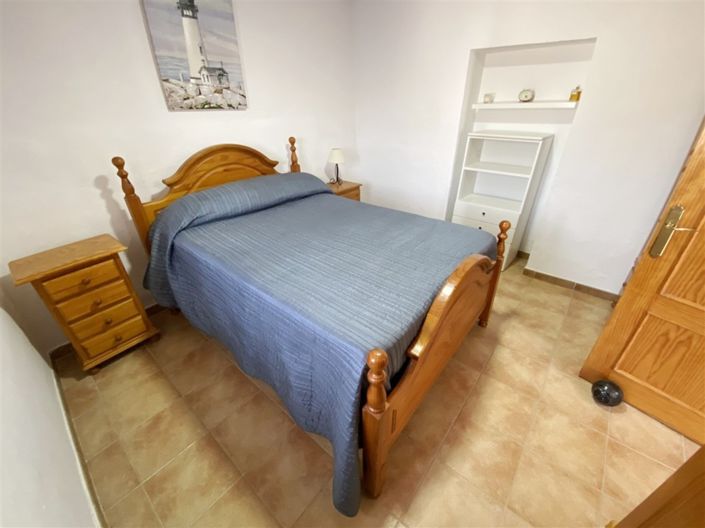 Image No.45-8 Bed Commercial for sale