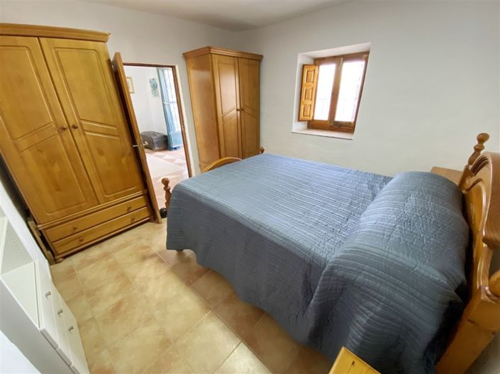 Image No.47-8 Bed Commercial for sale