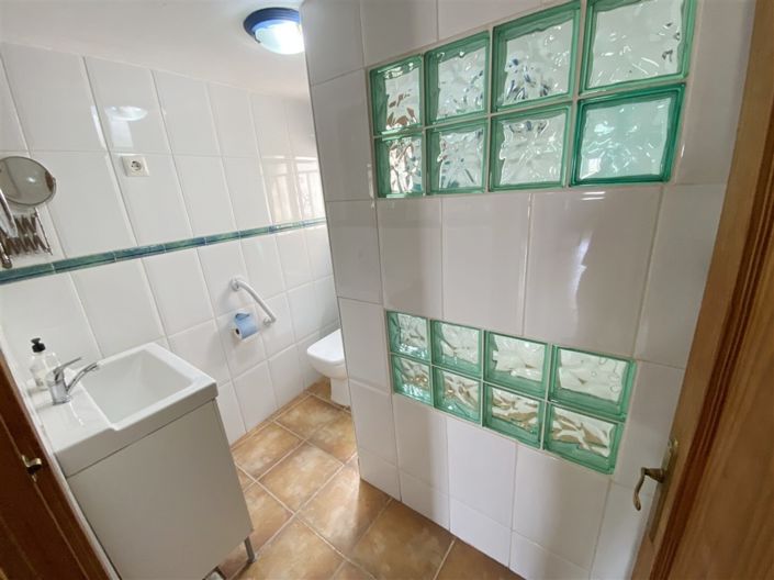Image No.49-8 Bed Commercial for sale