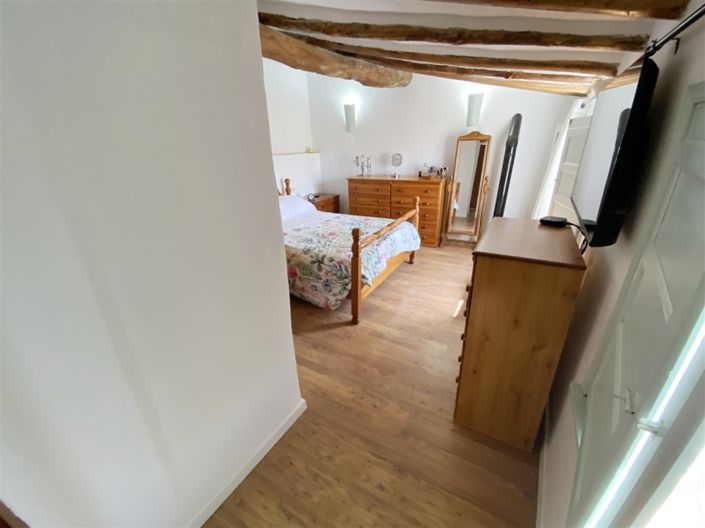 Image No.54-8 Bed Commercial for sale