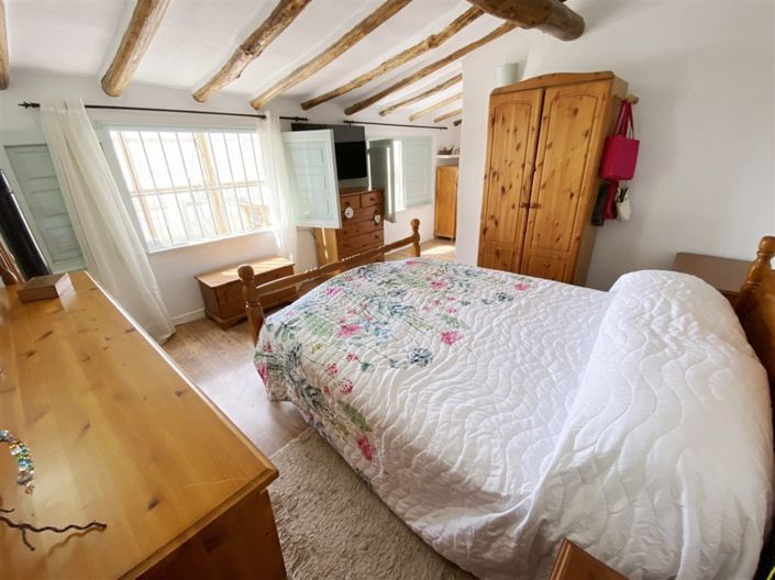 Image No.56-8 Bed Commercial for sale