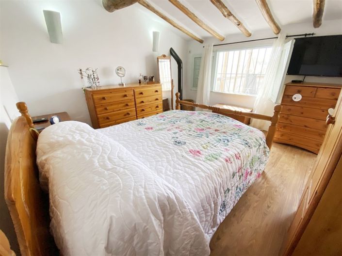 Image No.57-8 Bed Commercial for sale