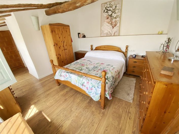 Image No.58-8 Bed Commercial for sale