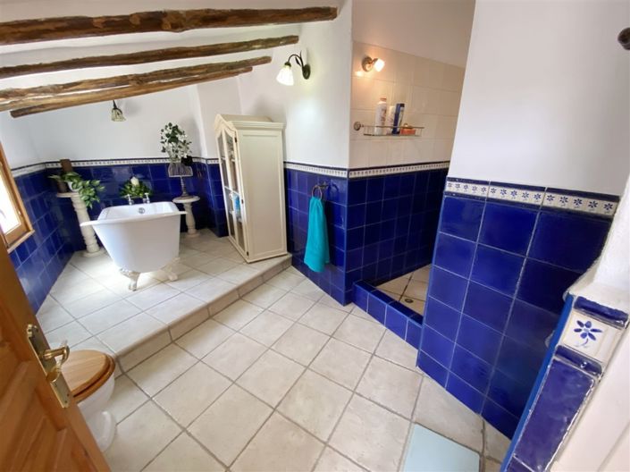 Image No.60-8 Bed Commercial for sale