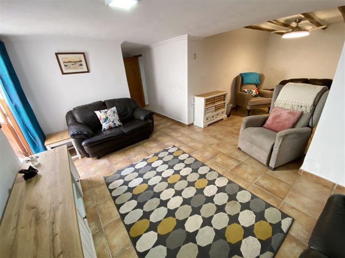 Image No.7-8 Bed Commercial for sale